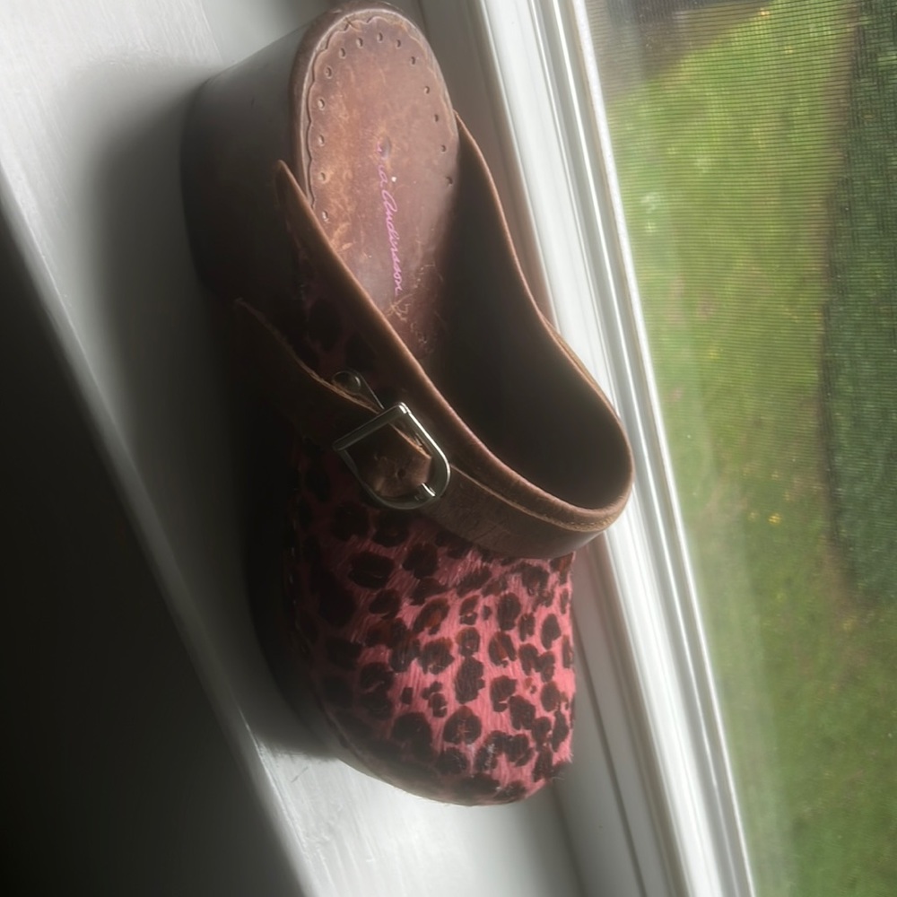 Hanna Andersson size 38 clogs in good condition. Solid wood. Super fun!